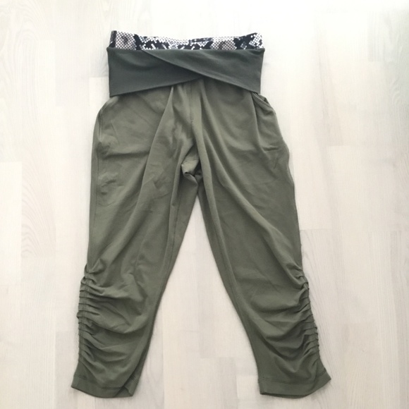 Lululemon Hight Waist (low convertible) Olive / Army Green Jogger Capri Pants - Picture 1 of 10
